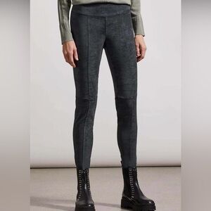 Sz M 🇨🇦⭐️New Tribal Black Faux Suede Flatten It Pant. Never Worn